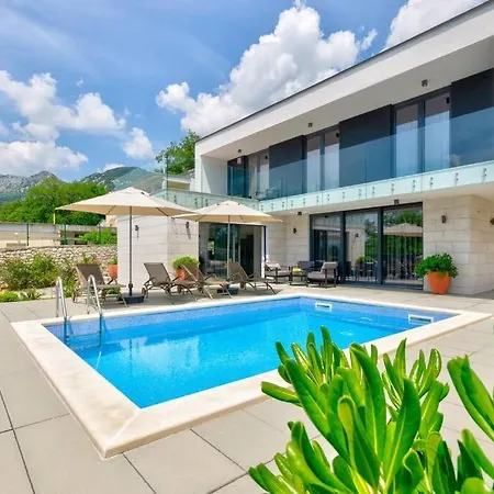 Excellent Oasis With A Pool ヴィラ Grižane