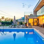 Excellent Oasis With A Pool Villa
