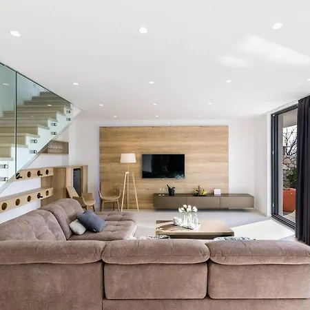 Excellent Oasis With A Pool *