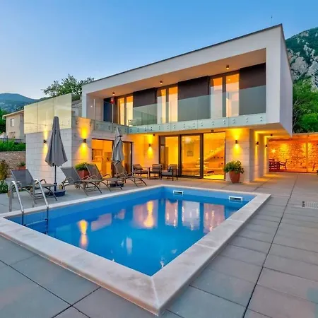 Excellent Oasis With A Pool
