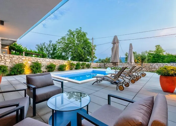 Excellent Oasis With A Pool * Grižane